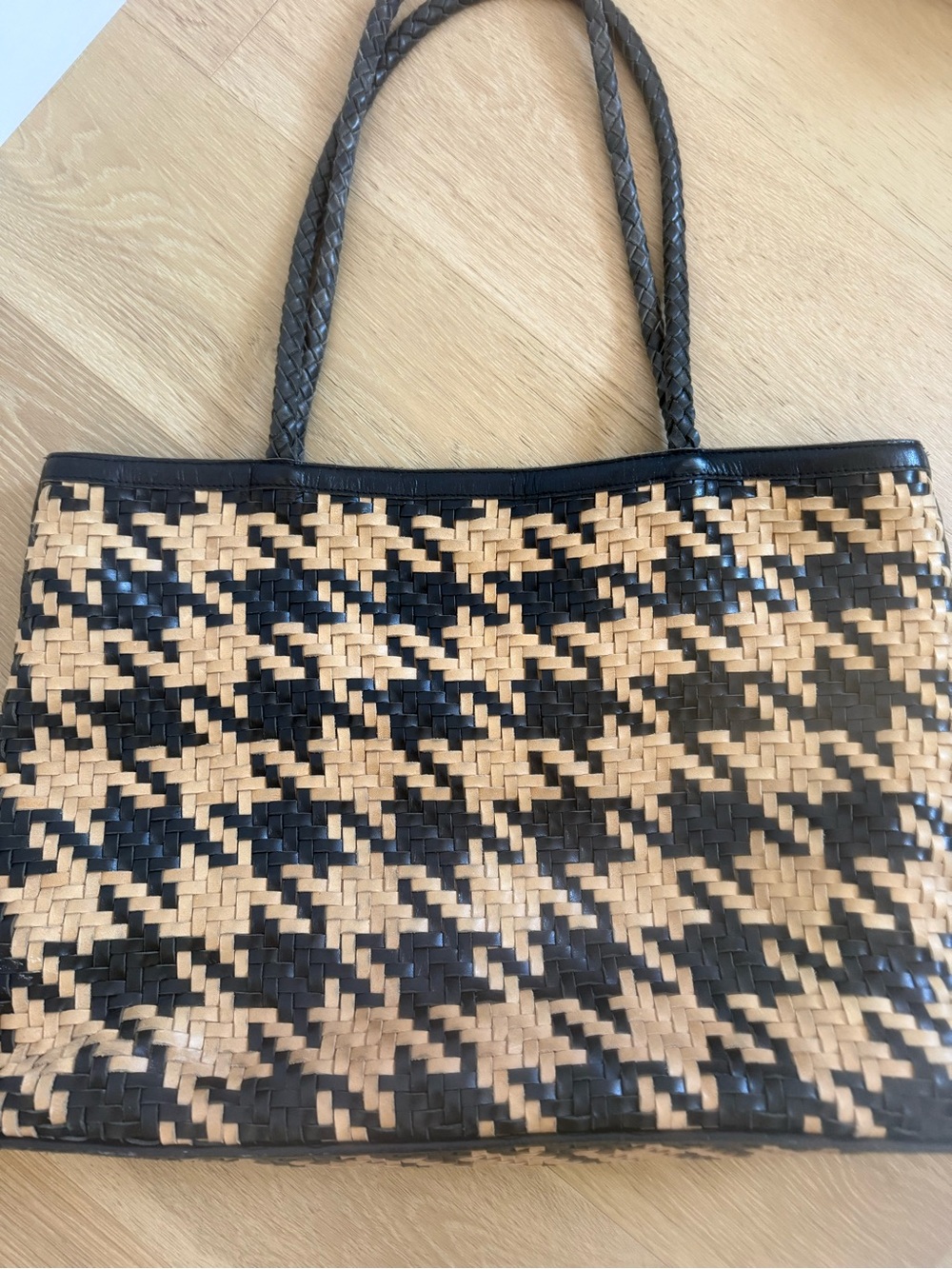 Woven Two-Tone Black and Tan houndstooth bembien tote